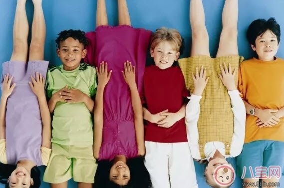 寶寶不會主動結(jié)交新朋友怎么辦 怎么教害羞的寶寶交朋友