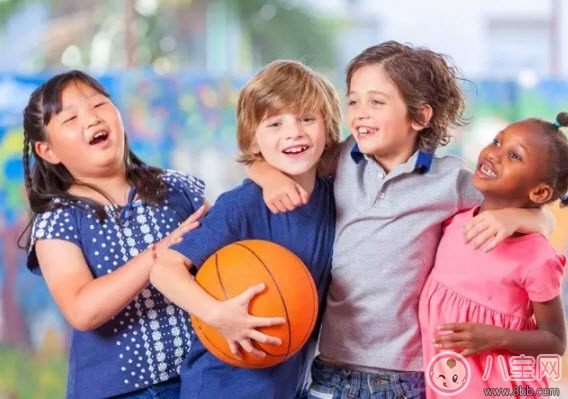 寶寶不會主動結(jié)交新朋友怎么辦 怎么教害羞的寶寶交朋友