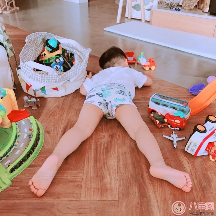 范瑋琪寶寶訓(xùn)練如廁穿紙尿褲 寶寶兩歲左右穿紙尿褲正常嗎 范瑋琪寶寶訓(xùn)練如廁穿紙尿褲 寶寶兩歲左右穿紙尿褲正常嗎