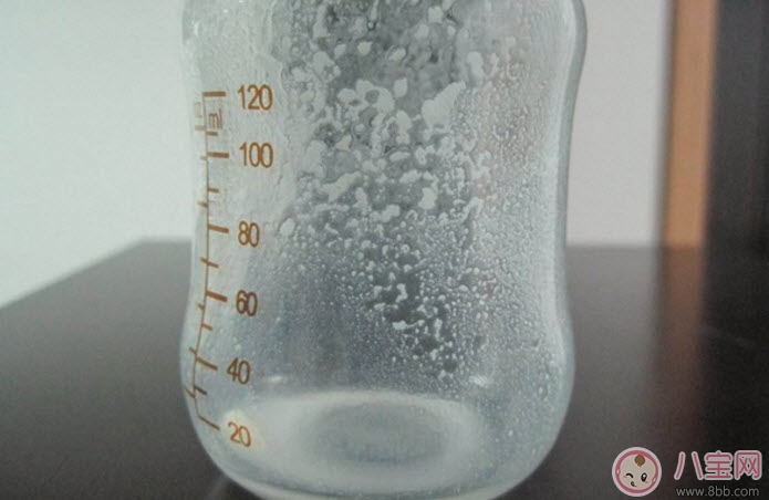 假奶粉會(huì)有掛壁現(xiàn)象嗎 為什么奶粉會(huì)出現(xiàn)掛壁的現(xiàn)象