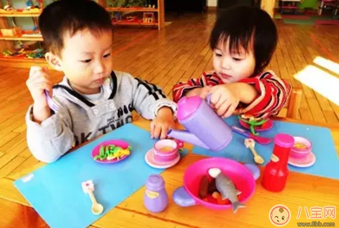 寶寶自言自語怎么回事 小孩子自言自語正常嗎 寶寶自言自語怎么回事 小孩子自言自語正常嗎