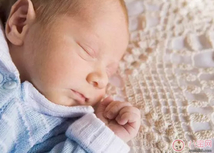 新生兒頭軟軟的正常嗎 新生兒頭上的軟包是什么 新生兒頭軟軟的正常嗎 新生兒頭上的軟包是什么