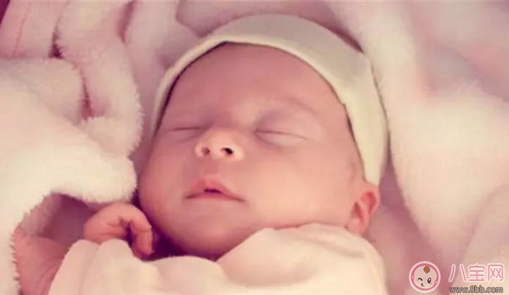 新生兒頭軟軟的正常嗎 新生兒頭上的軟包是什么 新生兒頭軟軟的正常嗎 新生兒頭上的軟包是什么