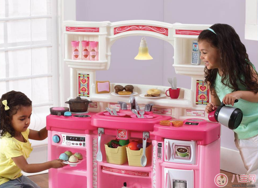 廚房內(nèi)在危險有很多 這些地方要讓寶寶避開