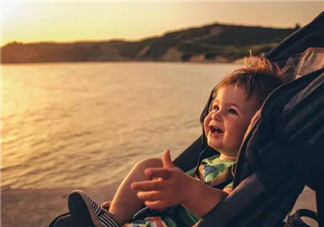 帶寶寶出門玩要準備什么 帶寶寶出門旅游必備