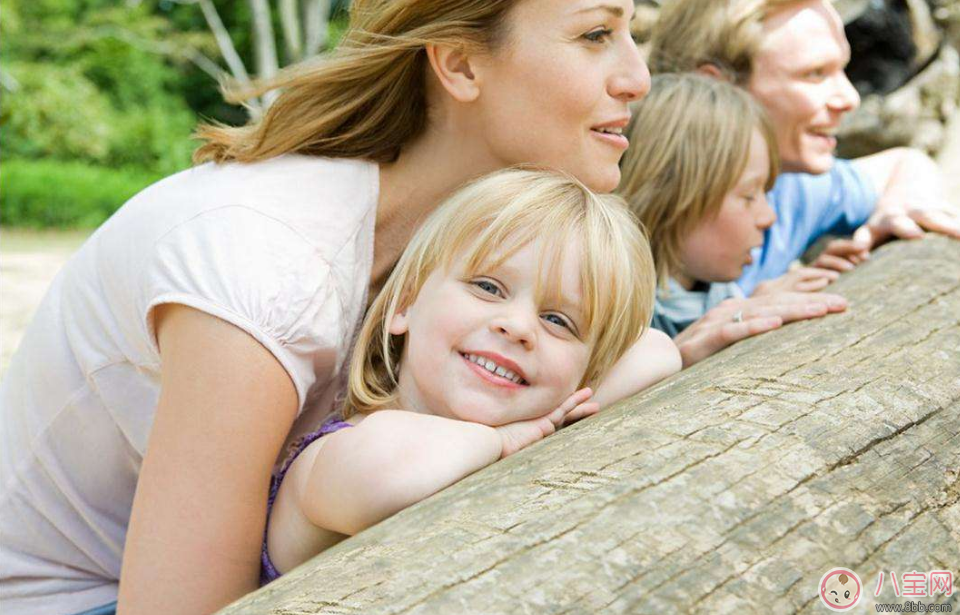 這樣表揚(yáng)寶寶有益他的成長(zhǎng) 正確表揚(yáng)孩子也有技巧