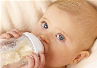 寶寶哺乳健康 如何預(yù)防嬰兒配方奶過(guò)敏