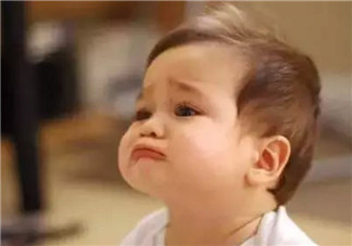 為什么換奶粉寶寶不愛(ài)喝 怎樣換奶粉不影響寶寶