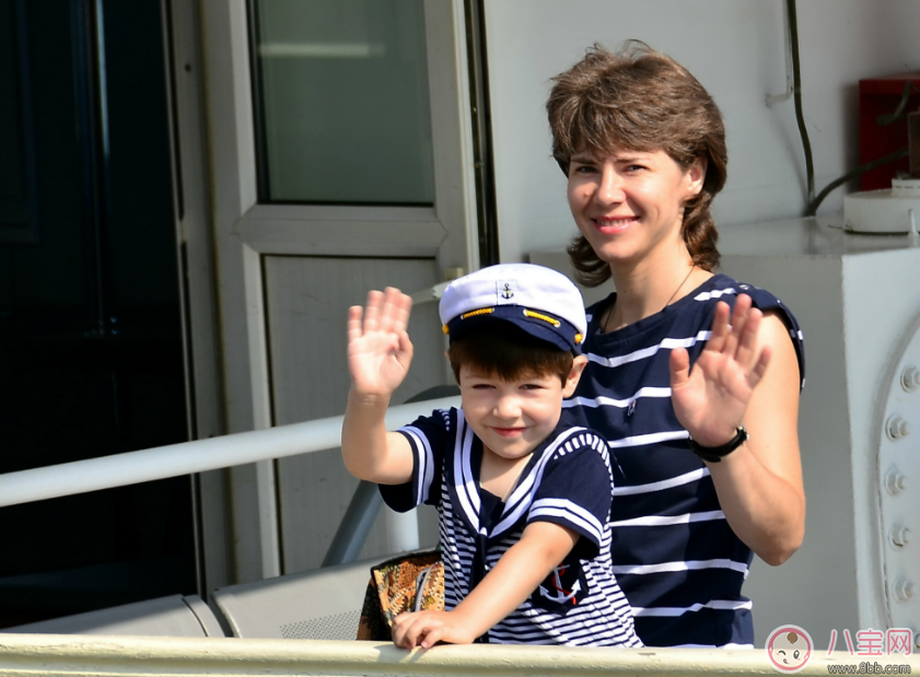 孩子不喜歡打招呼就批評 別把不懂禮貌安在孩子身上 孩子不喜歡打招呼就批評 別把不懂禮貌安在孩子身上