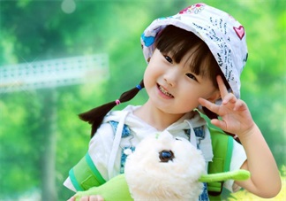 孩子不喜歡打招呼就批評(píng) 別把不懂禮貌安在孩子身上