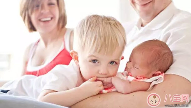 寶寶睡覺(jué)晝夜顛倒怎樣調(diào)整 寶寶晝夜顛倒睡覺(jué)怎么辦