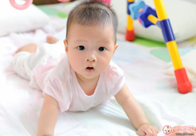 如何教會孩子爬行 孩子爬行怎么教 如何教會孩子爬行 孩子爬行怎么教