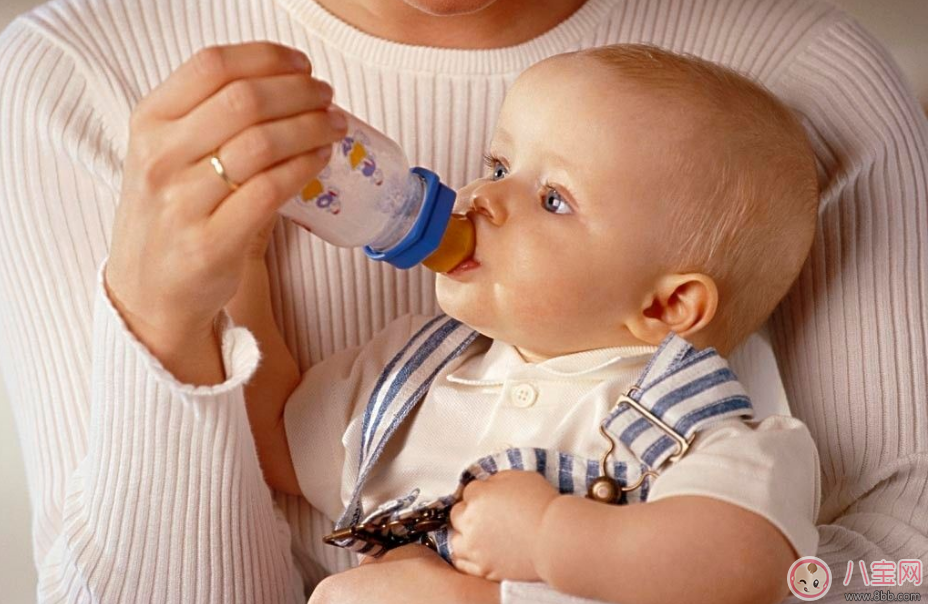 寶寶吃沒吃飽怎么知道 寶寶吃奶時(shí)間 寶寶吃沒吃飽怎么知道 寶寶吃奶時(shí)間