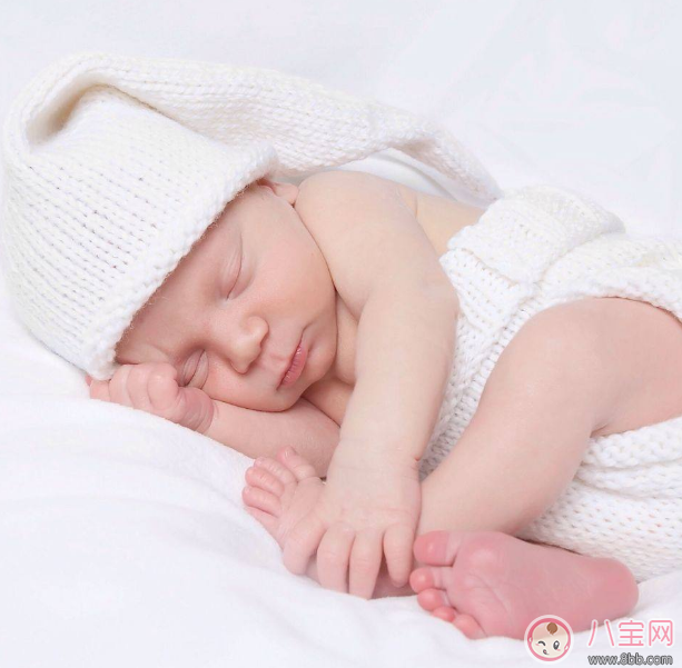 寶寶吃沒吃飽怎么知道 寶寶吃奶時(shí)間 寶寶吃沒吃飽怎么知道 寶寶吃奶時(shí)間