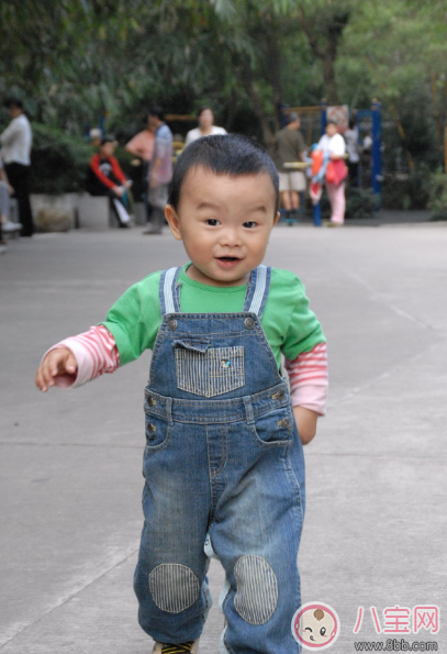 趙文卓luna寶寶學會走路 孩子走路怎么教 趙文卓luna寶寶學會走路 孩子走路怎么教