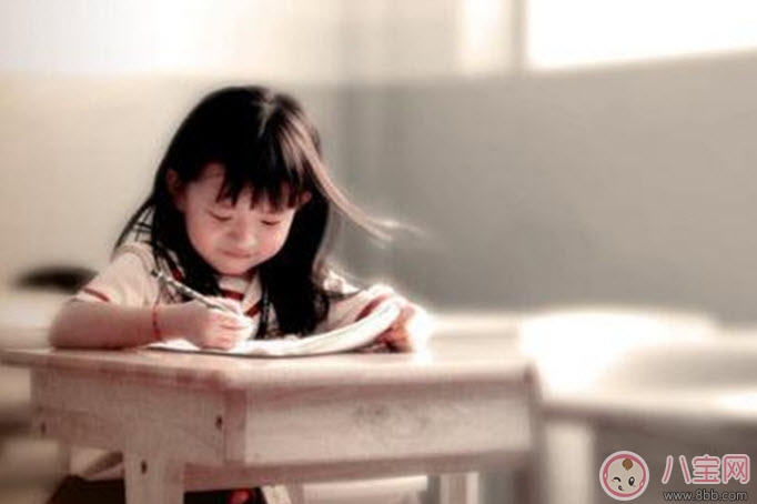 寶寶上幼兒園前的準備 寶寶上學前的心理教育物品準備。