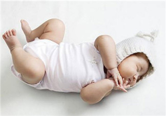 寶寶老是蹬腿怎么回事 新生兒為什么喜歡老蹬腿