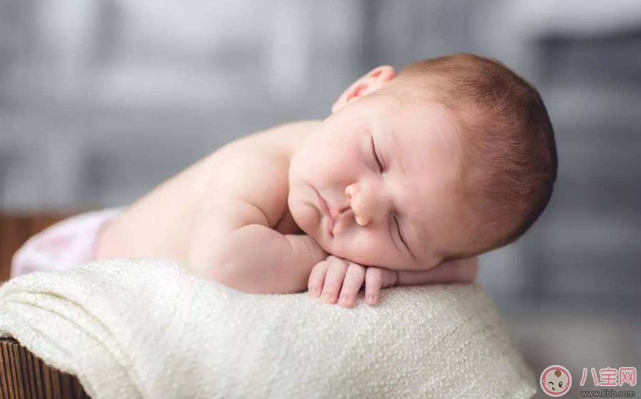 孩子這樣其實(shí)是中暑了 別把中暑當(dāng)發(fā)燒治