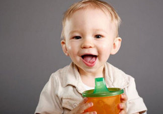 寶寶學(xué)飲杯什么時(shí)候用 學(xué)飲杯怎么選擇比較好