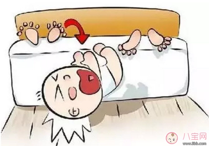 寶寶掉床后應該注意什么 孩子掉床了怎么辦(不能馬上抱寶寶)