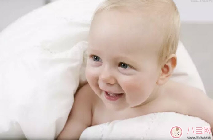 寶寶胎毛什么時(shí)候掉 寶寶胎發(fā)什么時(shí)候剃 寶寶胎毛什么時(shí)候掉 寶寶胎發(fā)什么時(shí)候剃