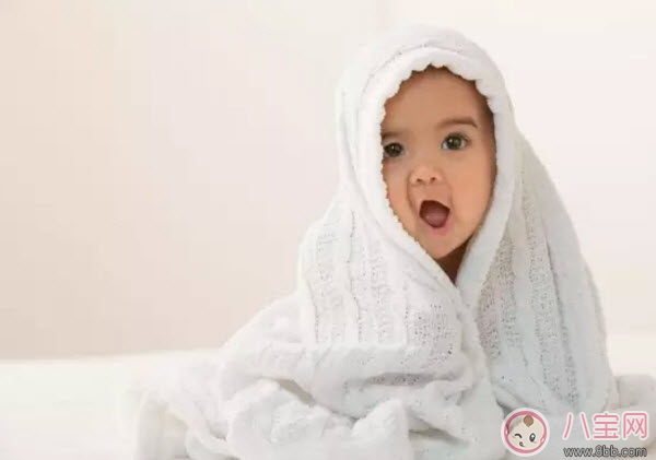 寶寶胎毛什么時(shí)候掉 寶寶胎發(fā)什么時(shí)候剃 寶寶胎毛什么時(shí)候掉 寶寶胎發(fā)什么時(shí)候剃