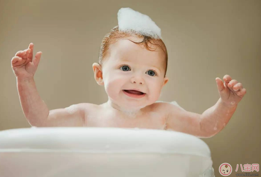 孩子怕洗頭總是哭 教你輕松給孩子洗頭 孩子怕洗頭總是哭 教你輕松給孩子洗頭