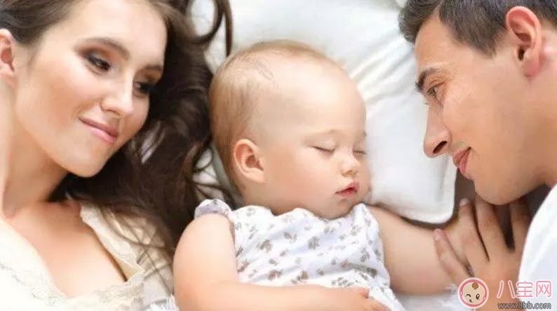 一歲之內(nèi)的寶寶入睡后千萬不能做的事 很多寶媽卻在做