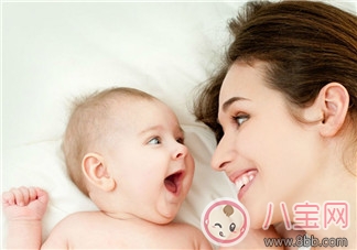 新生兒吃奶不專怎么辦 如何解決吃奶問題 新生兒吃奶不專怎么辦 如何解決吃奶問題