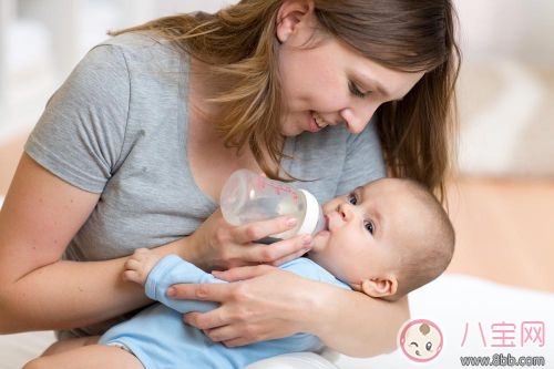 新生兒吃奶不專怎么辦 如何解決吃奶問題 新生兒吃奶不專怎么辦 如何解決吃奶問題