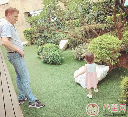 小周周為什么是金發(fā) 小周周金發(fā)背影殺造型曝光