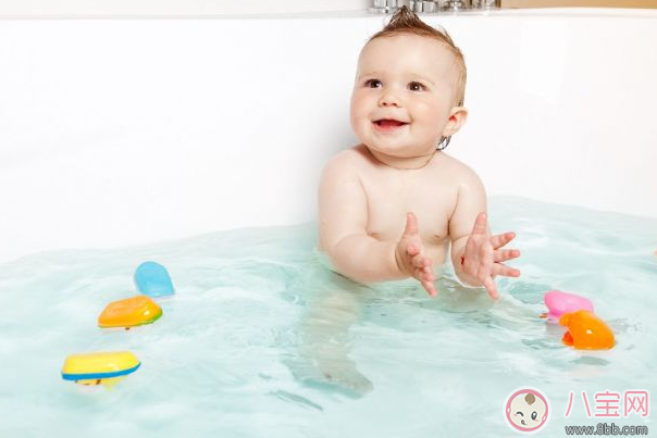 夏天給寶寶洗澡要注意什么 困擾媽媽們的三個問題解答
