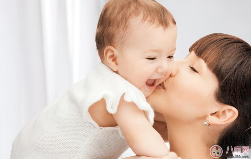 美國新生兒出生不久親吻死亡 千萬不要讓別人親吻你的小孩 美國新生兒出生不久親吻死亡 千萬不要讓別人親吻你的小孩