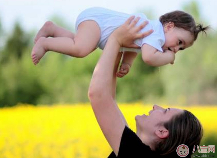 陳曉抱娃姿勢(shì)專業(yè) 什么樣的抱娃姿勢(shì)寶寶最舒服 陳曉抱娃姿勢(shì)專業(yè) 什么樣的抱娃姿勢(shì)寶寶最舒服