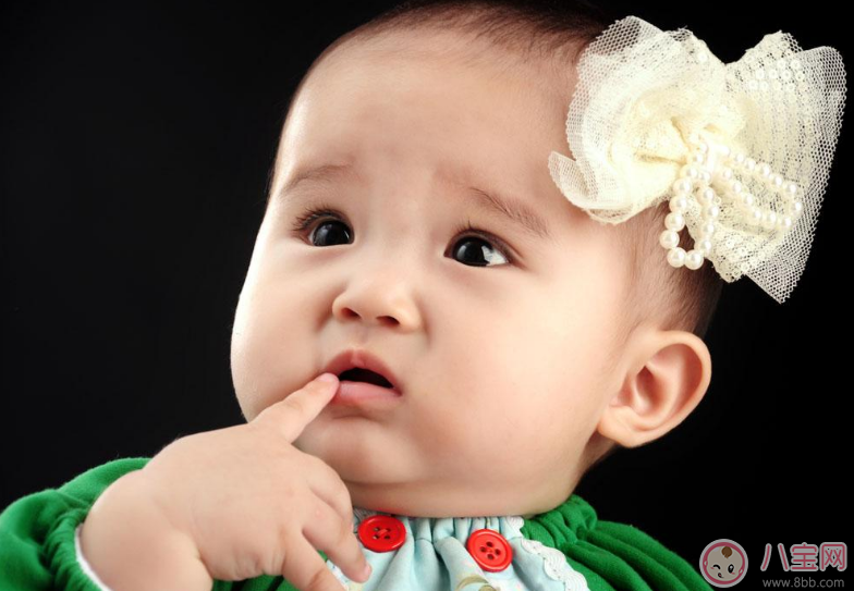孩子愛吃手指代表什么 怎么讓孩子戒掉吃手指 孩子愛吃手指代表什么 怎么讓孩子戒掉吃手指