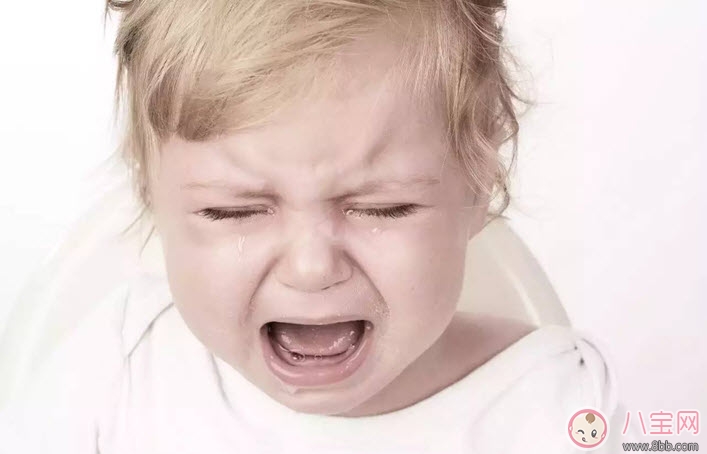 為什么寶寶睡前要哭鬧的原因 寶寶睡覺哭鬧怎么辦(注意力轉(zhuǎn)移大法)