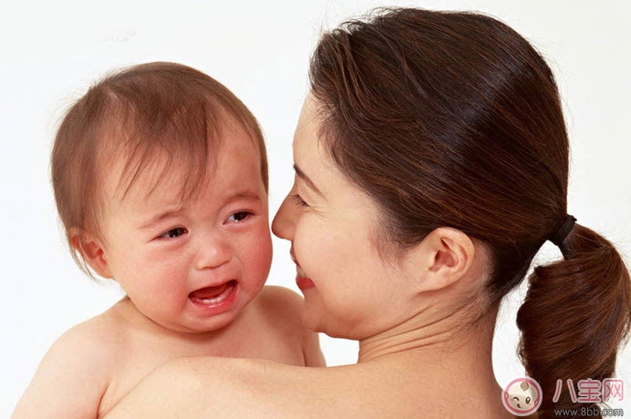 為什么寶寶睡前要哭鬧的原因 寶寶睡覺哭鬧怎么辦(注意力轉(zhuǎn)移大法)