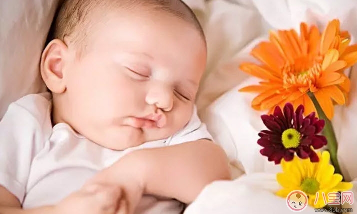 寶寶放下就哭為什么 如何糾正寶寶放下就哭 寶寶放下就哭為什么 如何糾正寶寶放下就哭