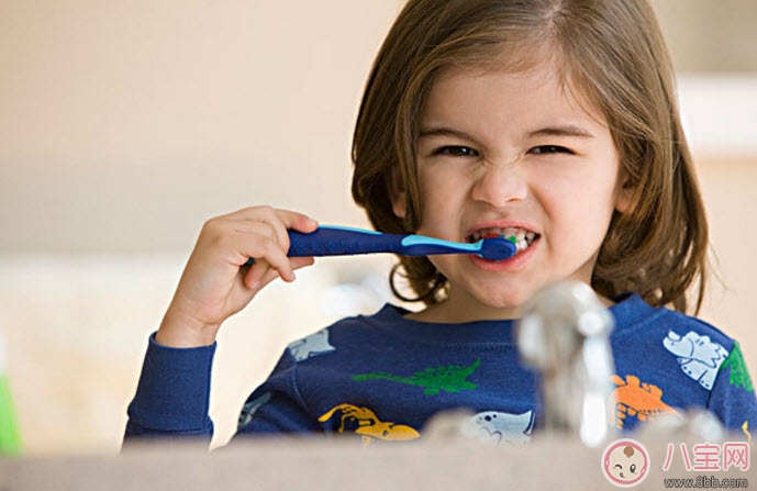 1-3歲寶寶要不要用牙膏 寶寶牙膏含氟好不好 1-3歲寶寶要不要用牙膏 寶寶牙膏含氟好不好