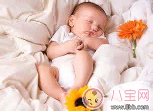 夏季寶寶總把蓋的蹬開 夏季空調(diào)房如何蓋被 夏季寶寶總把蓋的蹬開 夏季空調(diào)房如何蓋被