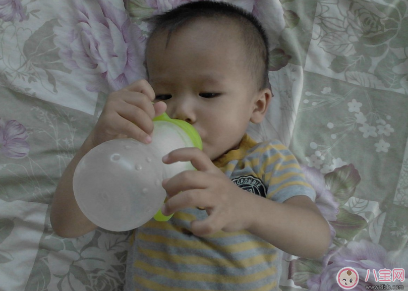 寶寶喝奶喂養(yǎng)的方法是什么 孩子喝奶及特殊孩子喂養(yǎng)方法 寶寶喝奶喂養(yǎng)的方法是什么 孩子喝奶及特殊孩子喂養(yǎng)方法