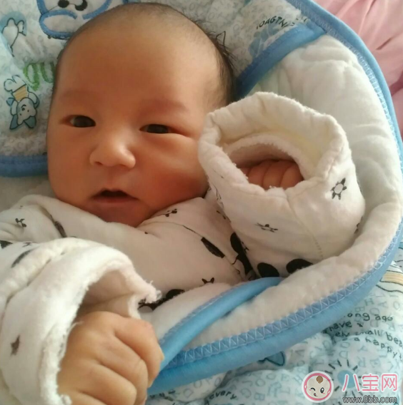 章子怡工作女兒醒了好乖 怎么安撫睡醒的寶寶 章子怡工作女兒醒了好乖 怎么安撫睡醒的寶寶