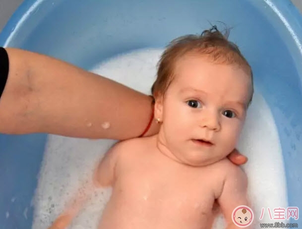 頭垢對寶寶的影響 頭垢怎么去除有哪些注意事項 頭垢對寶寶的影響 頭垢怎么去除有哪些注意事項