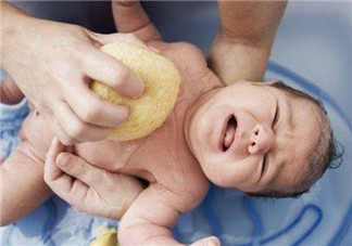 寶寶不喜歡洗澡怎么辦 讓寶寶愛(ài)上洗澡的小妙招