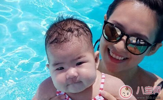 2017夏季寶寶游泳水溫多少合適 嬰兒游泳水溫過(guò)高會(huì)怎么樣 2017夏季寶寶游泳水溫多少合適 嬰兒游泳水溫過(guò)高會(huì)怎么樣