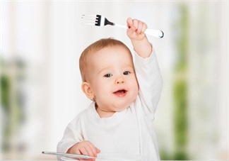 兩歲男孩誤食蚊香液身亡 怎么保護(hù)孩子不要亂吃東西