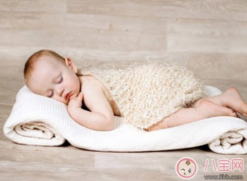寶寶頭型睡偏了怎么辦 寶寶頭型調(diào)整怎么做