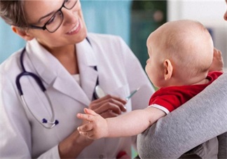 寶寶眼睛有好多眼屎需要馬上就醫(yī) 寶寶哪些情況千萬(wàn)不能耽擱