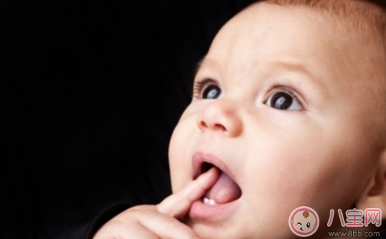 嬰兒長(zhǎng)牙齒晚上睡不好怎么辦 寶寶長(zhǎng)牙齒晚上躁動(dòng)不安 嬰兒長(zhǎng)牙齒晚上睡不好怎么辦 寶寶長(zhǎng)牙齒晚上躁動(dòng)不安