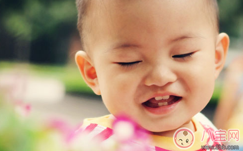 嬰兒長(zhǎng)牙齒晚上睡不好怎么辦 寶寶長(zhǎng)牙齒晚上躁動(dòng)不安 嬰兒長(zhǎng)牙齒晚上睡不好怎么辦 寶寶長(zhǎng)牙齒晚上躁動(dòng)不安